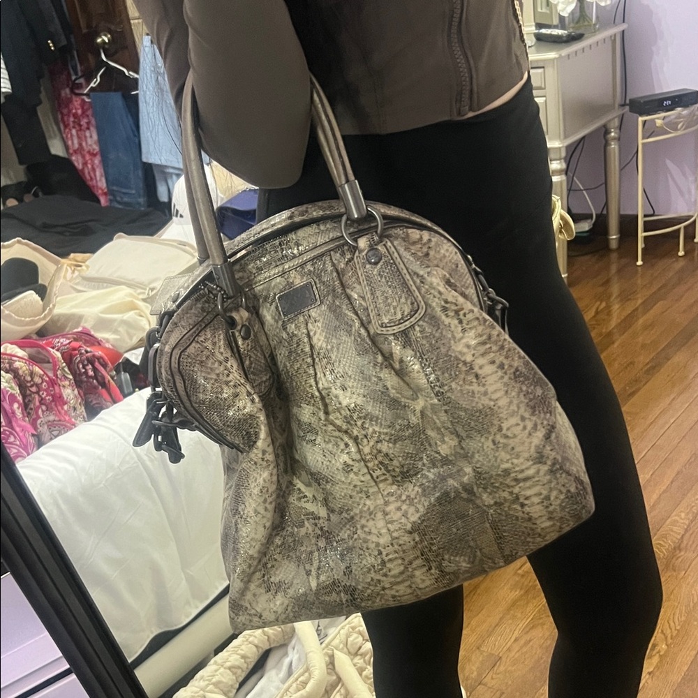 COACH Elegant Snakeskin Patterned Women's Bag - Picture 6 of 6